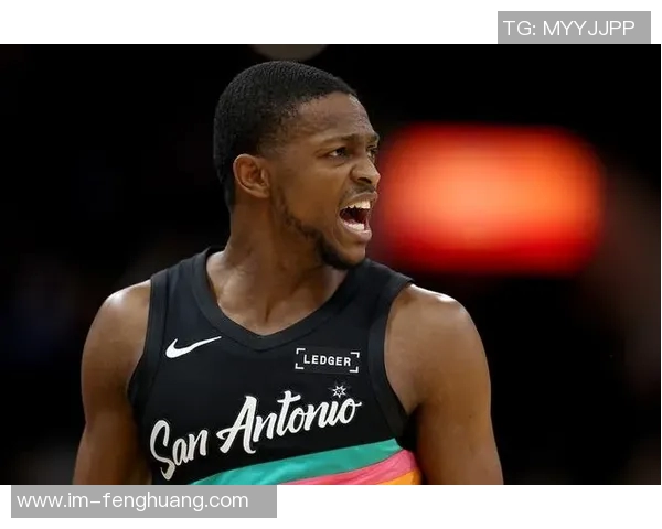 福克斯表现不佳8投4中仅得12分2篮板7助攻罚球命中率低失误频繁